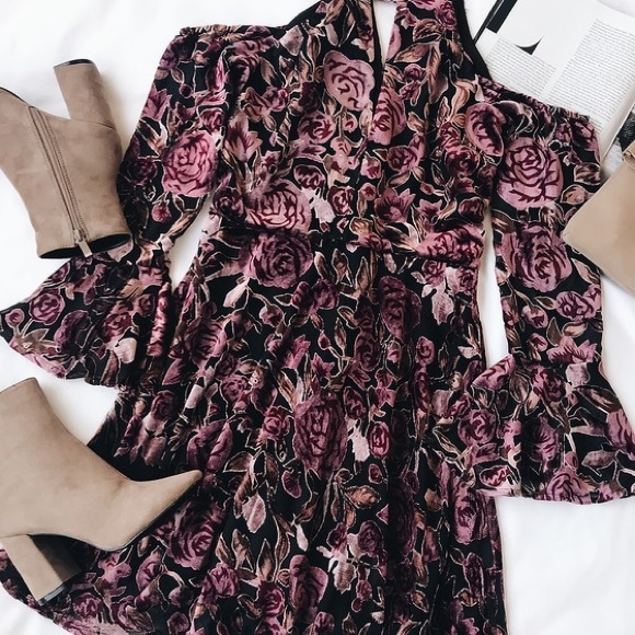 ONE LEFT 🎉LULUS FLORAL PRINT SKATER DRESS … - Picture 3 of 7